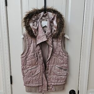 BKE Soft silvery champagne Quilted Vest sz M